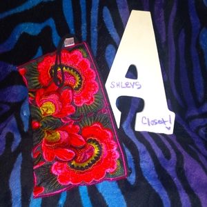 NWOT Womanz Wristlet Bag with Pink Flowers and Black Strap